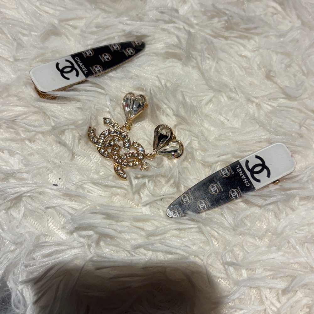 Fashion gold heart CC earrings & barrettes